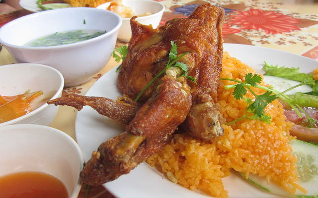 Cơm Gà Xối Mỡ Phát Ký - Nguyễn Gia Trí