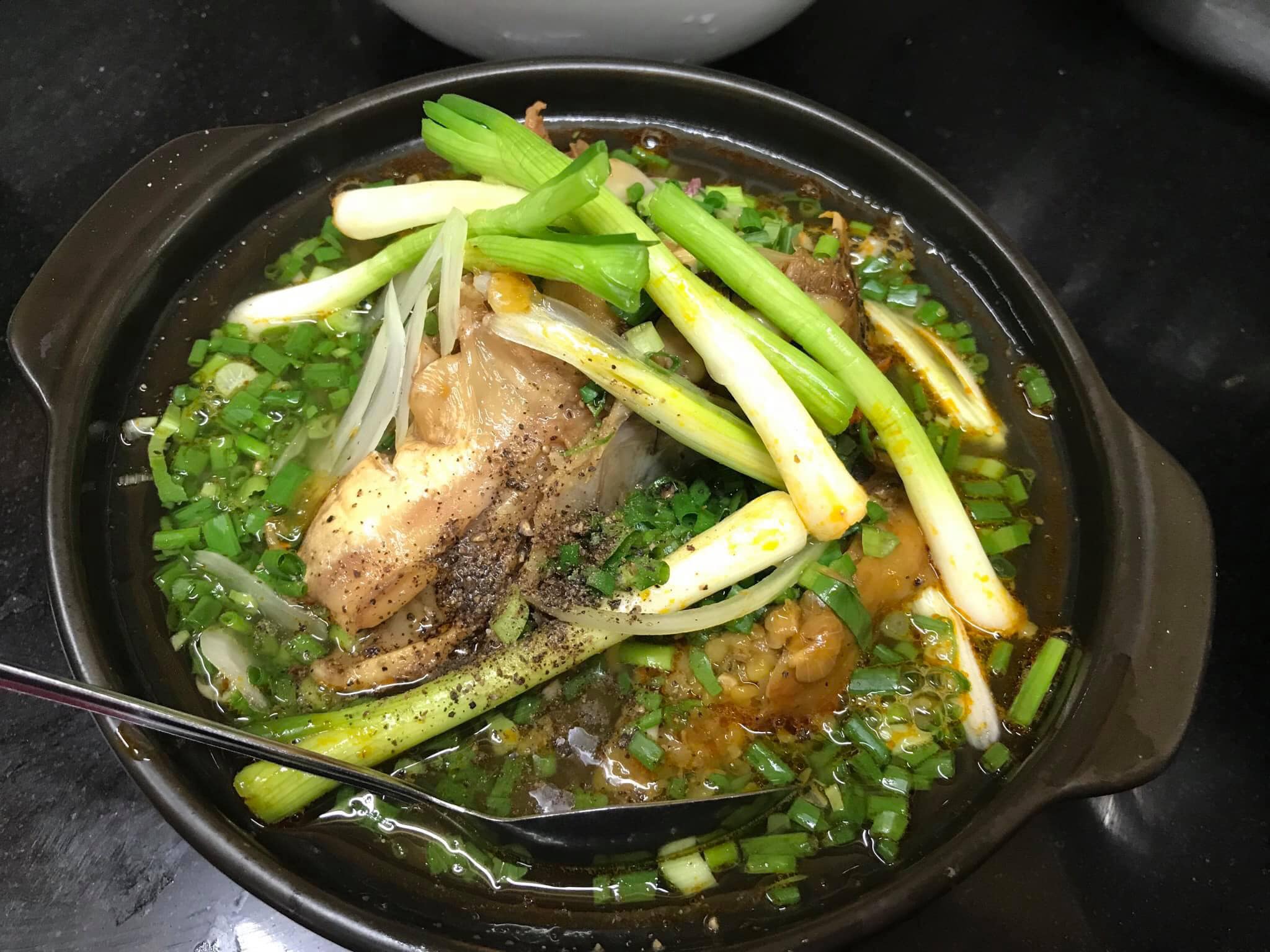 Cô Yến - Bánh Canh Cua Giò Heo - Đường Số 10