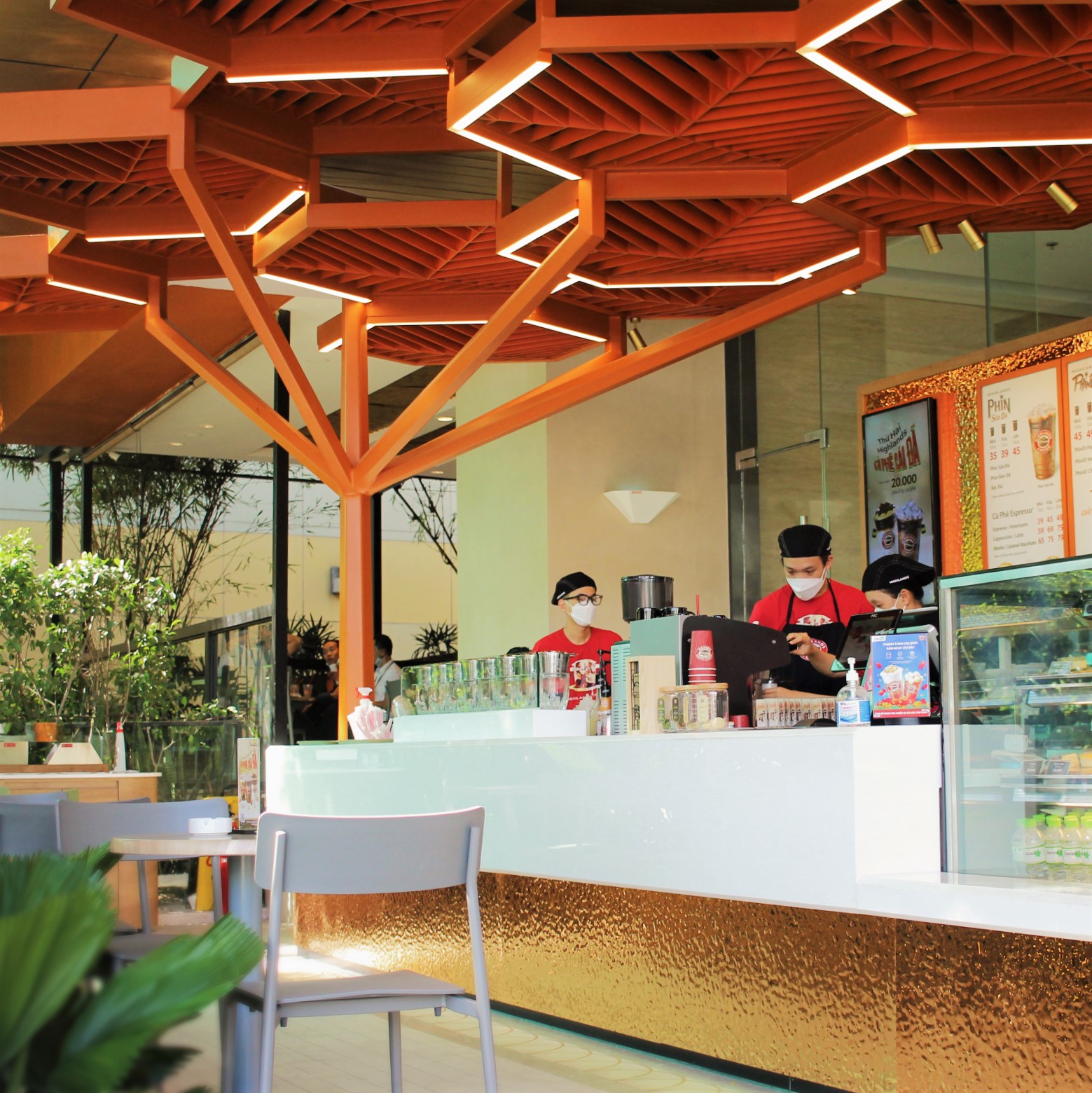 Highlands Coffee - Phạm Văn Chiêu