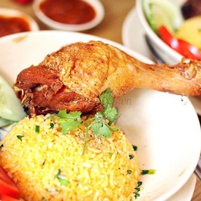 Cơm Gà Xối Mỡ - 28 Vườn Lài