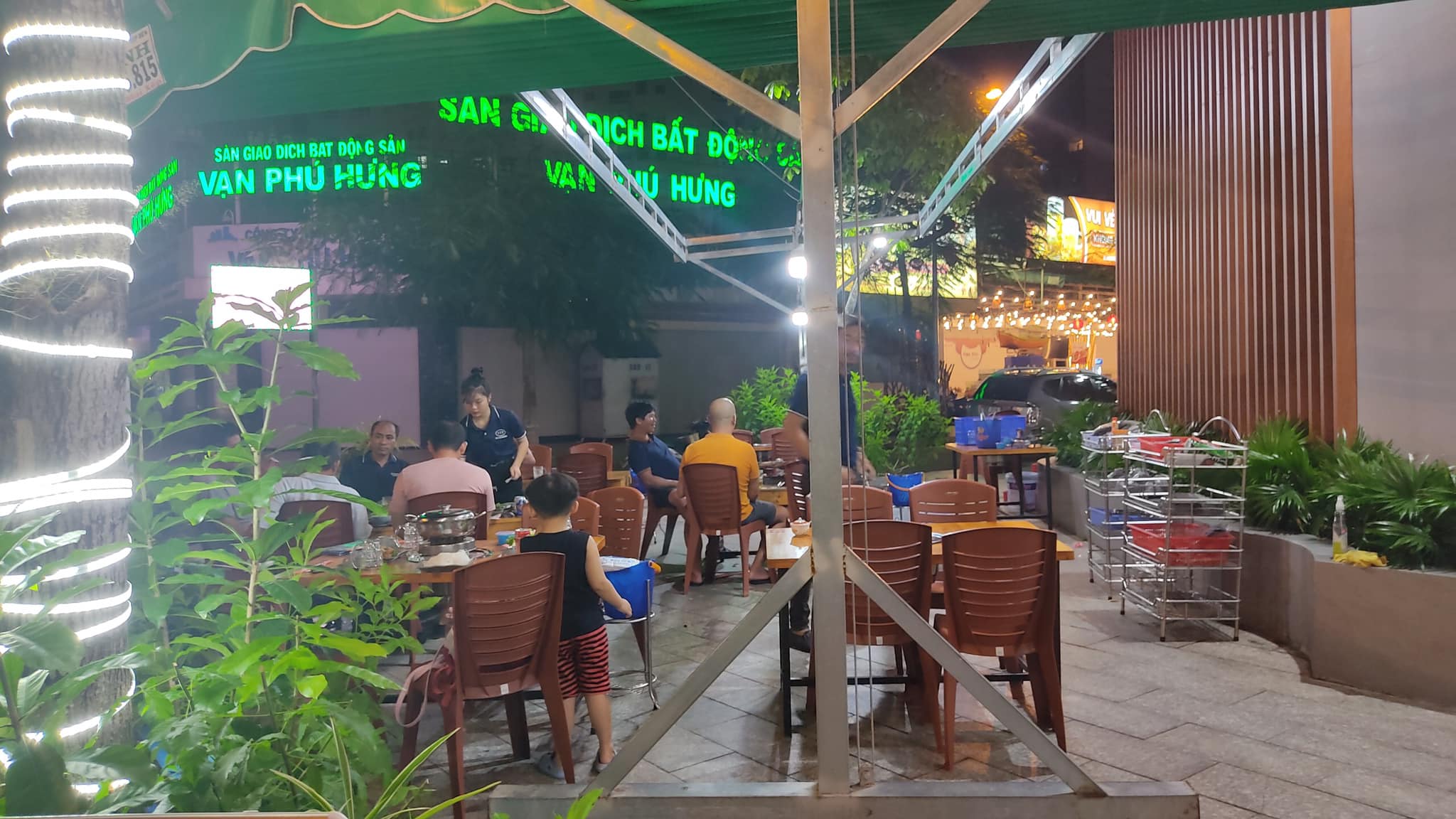 Đùi Cừu Nướng Nhất Thủy Phong - Xa Lộ Hà Nội