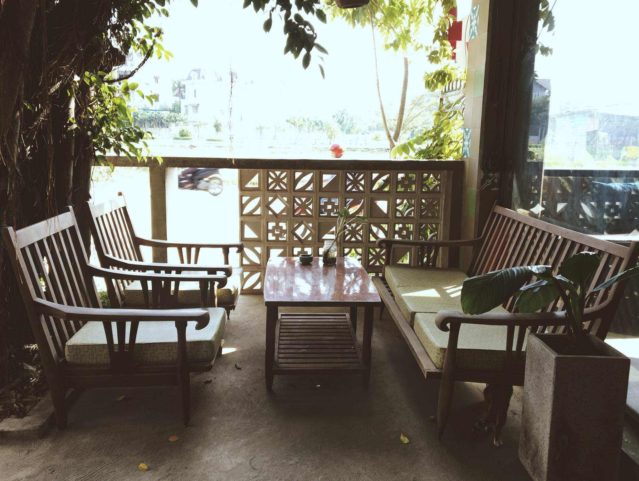 Ngói Đỏ Cafe - Cao Đức Lân