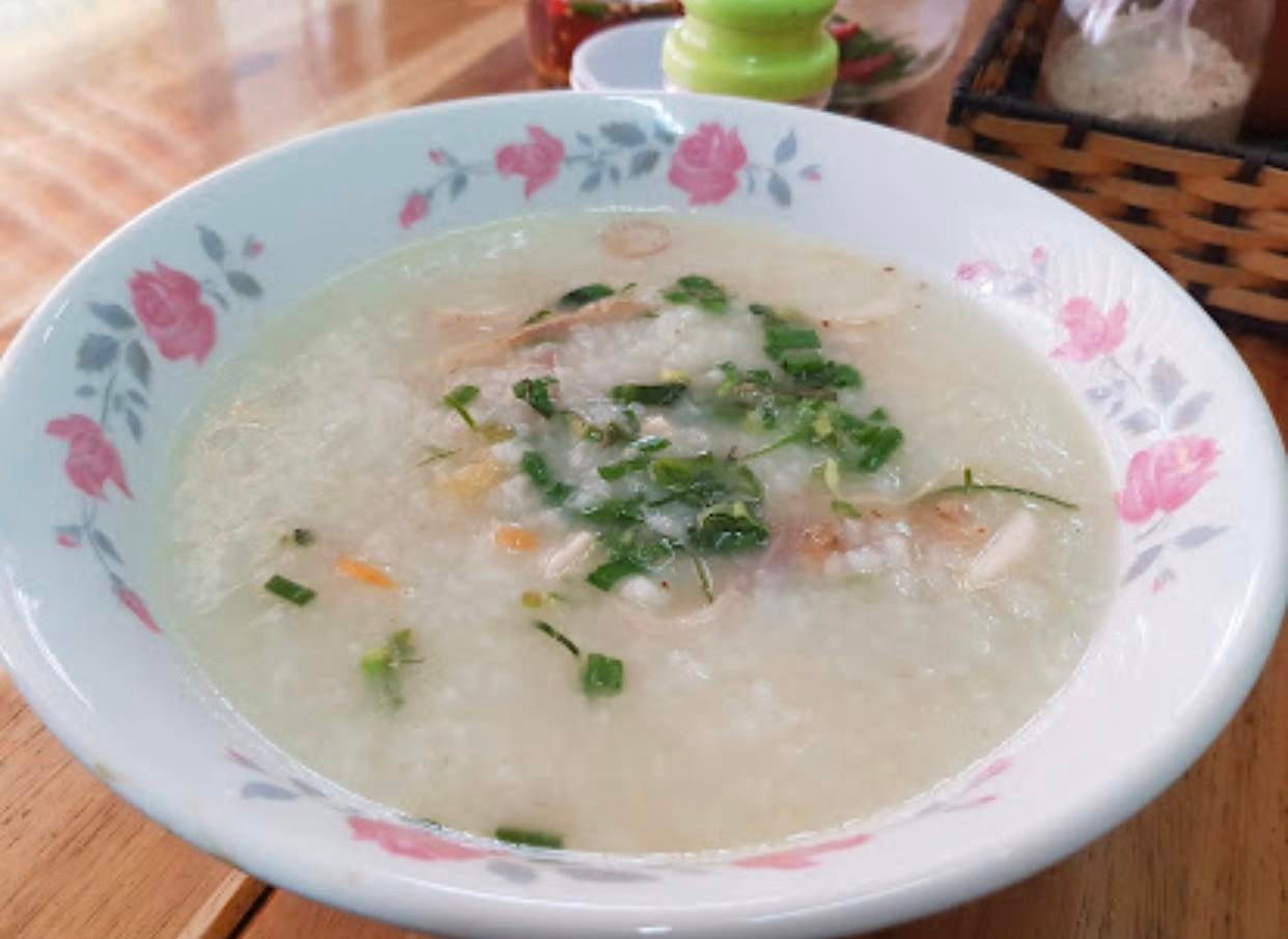 Cơm Gà Hồng Hạnh - Nơ Trang Long