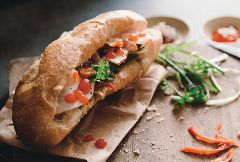 Bánh Mì Hà Nội - Nơ Trang Long