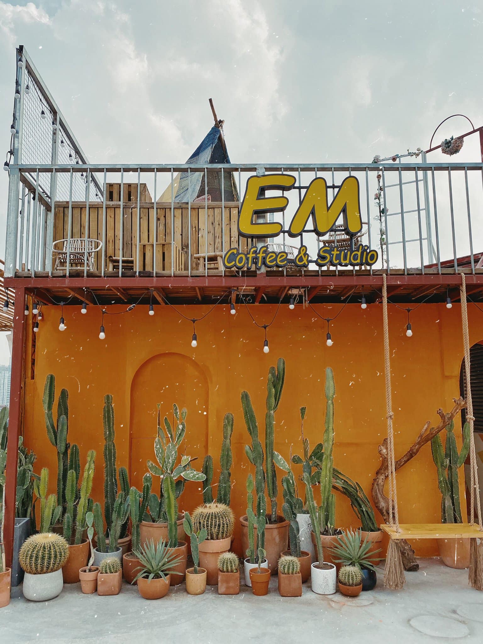 Em Rooftop Coffee - Hoàng Ngân