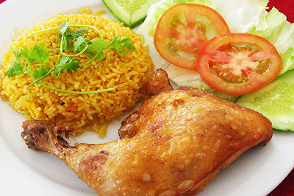 Cơm Gà Xối Mỡ Phát Ký - Nguyễn Gia Trí