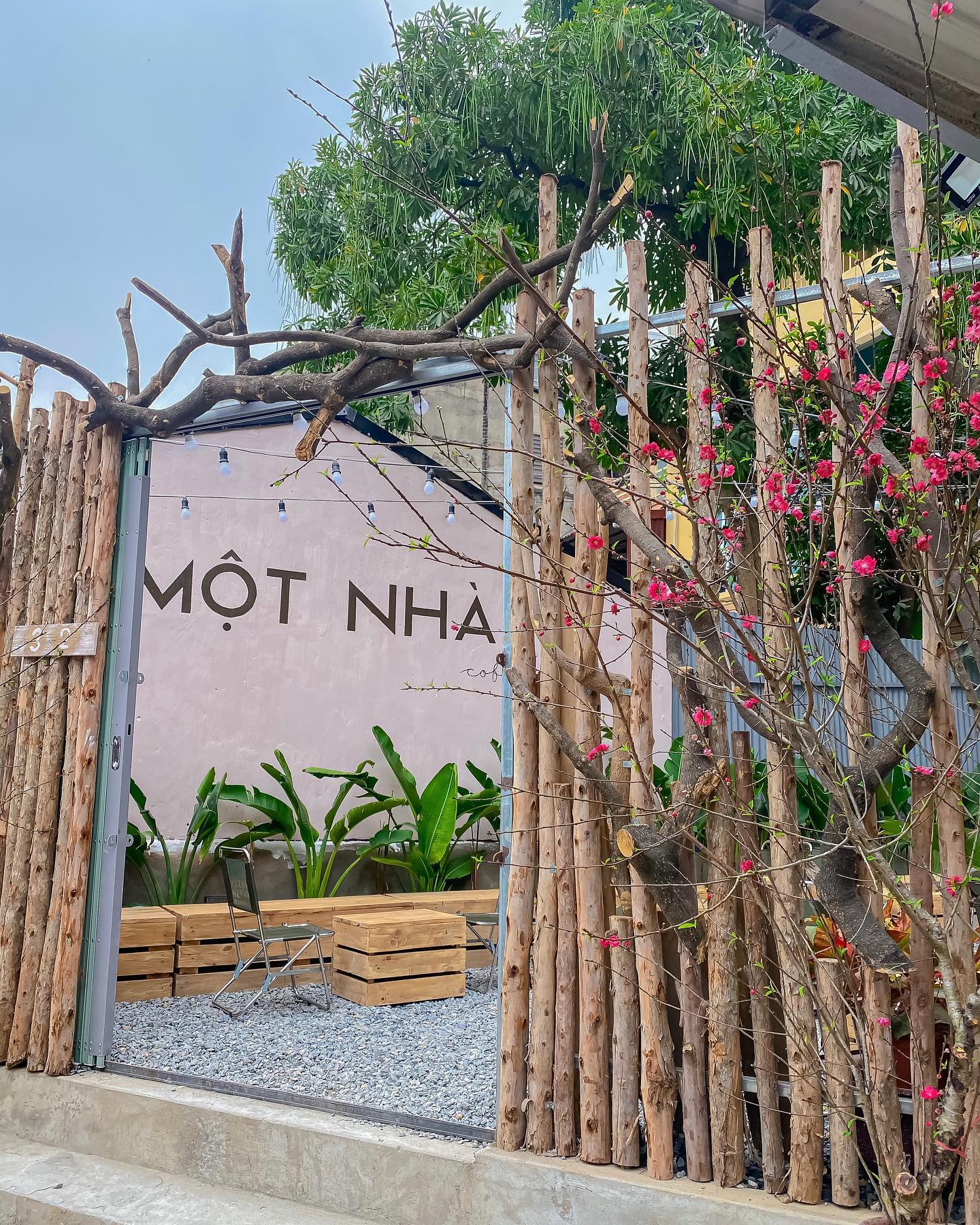Một Nhà Coffee - Hoàng Cầu