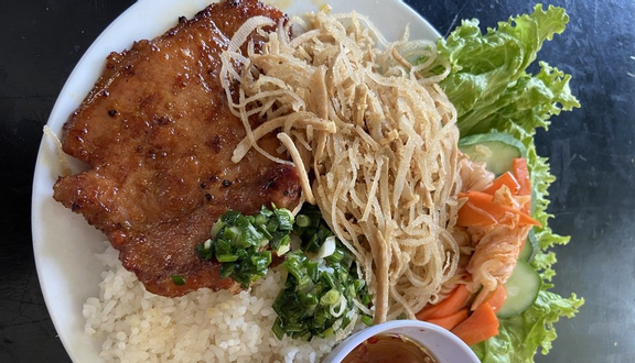 Cơm Tấm Hòa Nhi - Cây Keo