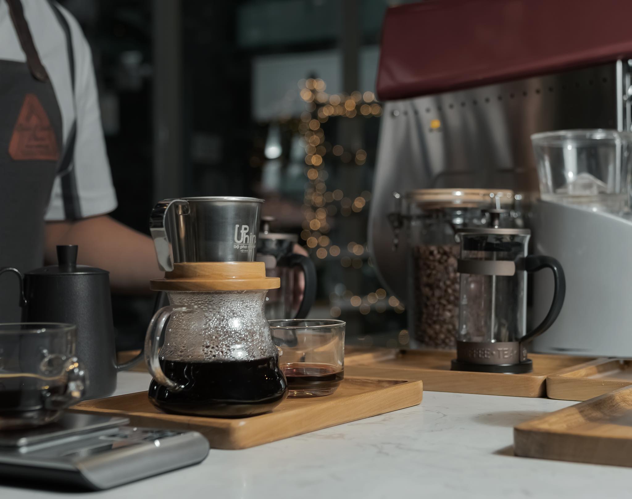 B COFFEE & BAKERY - Hoàng Hoa Thám