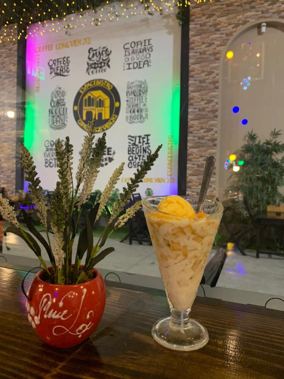 Coffee Công Viên 212 - Lý Thái Tổ