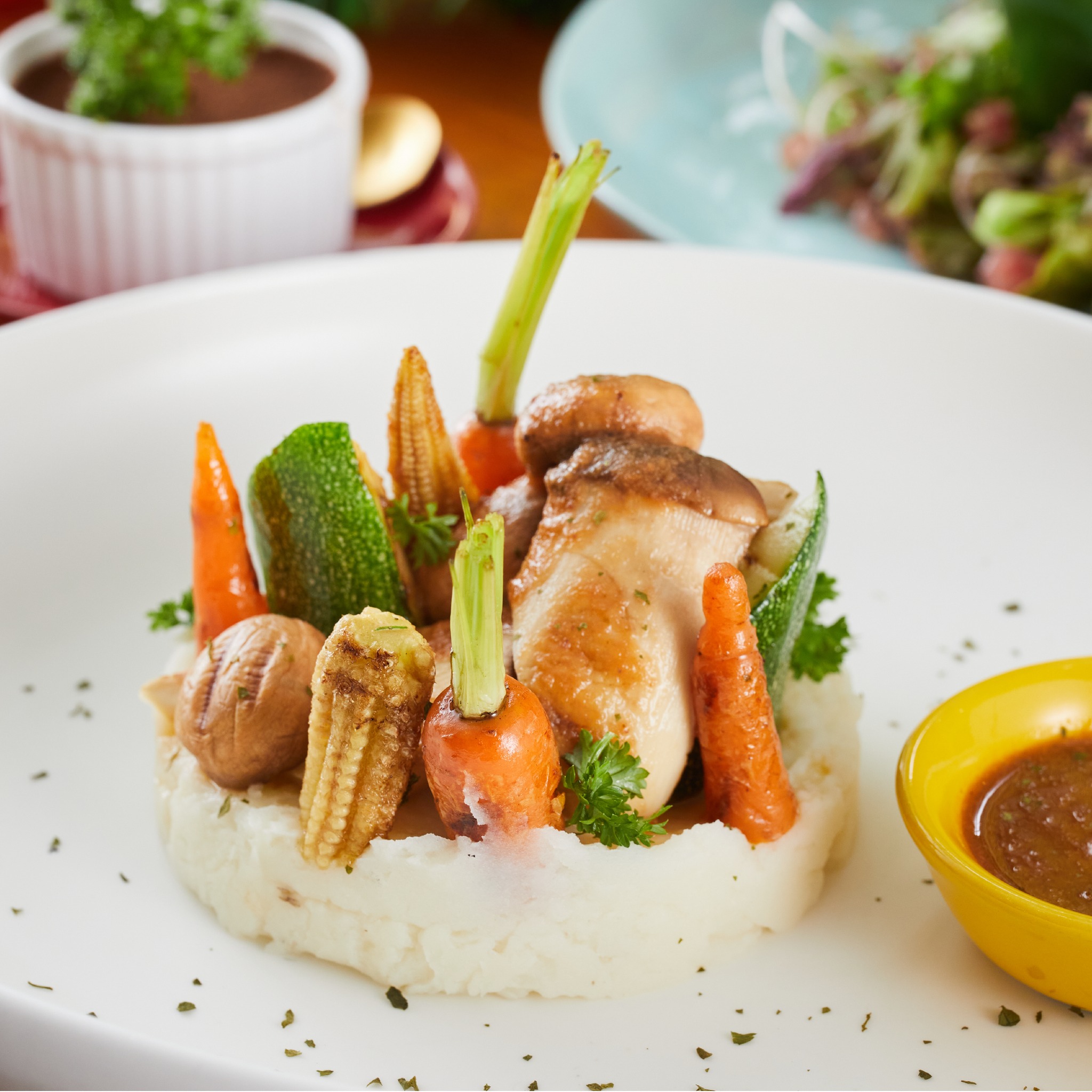 NHƯ Ý CAFE - Phú Định