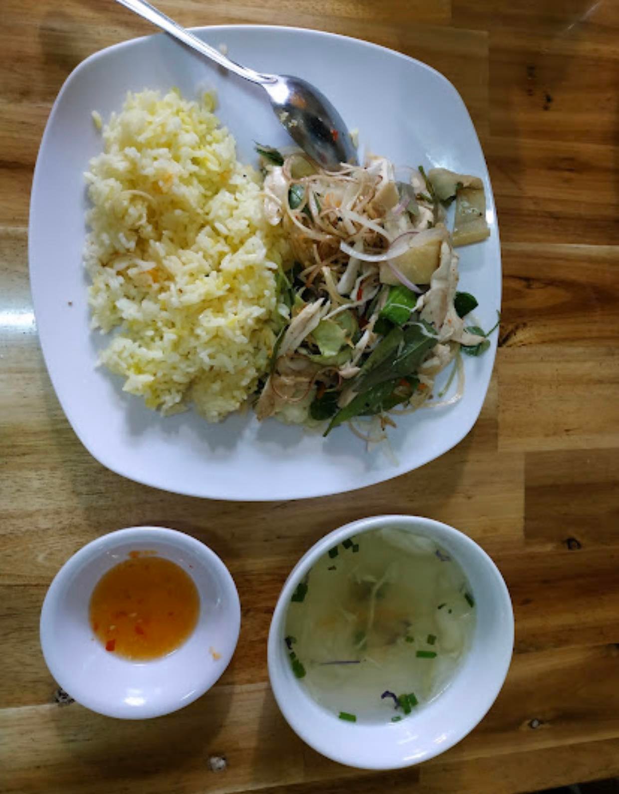 Cơm Gà Hồng Hạnh - Nơ Trang Long