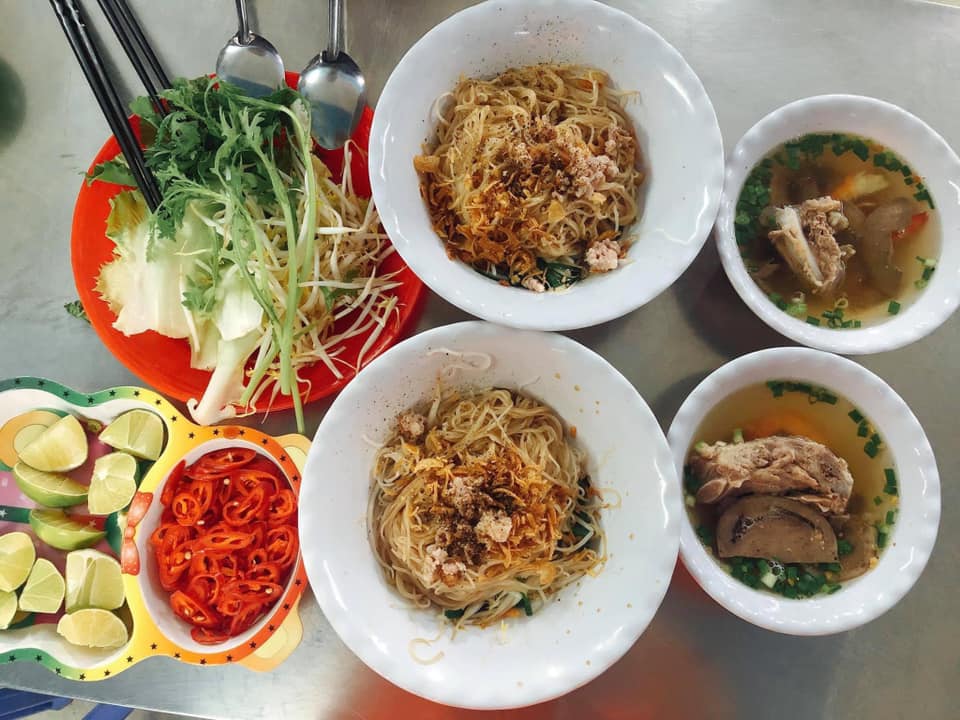 HỦ TIẾU LIÊN SƯỜN SỤN - Hồ Thị Kỷ