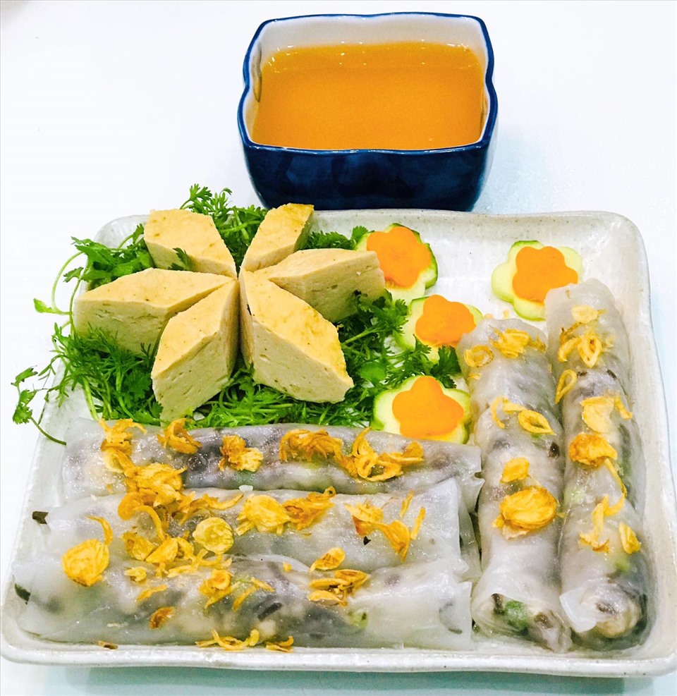 Bánh Cuốn Bánh Mỳ Giò Chả - Bà Hoành - Nguyên Hồng