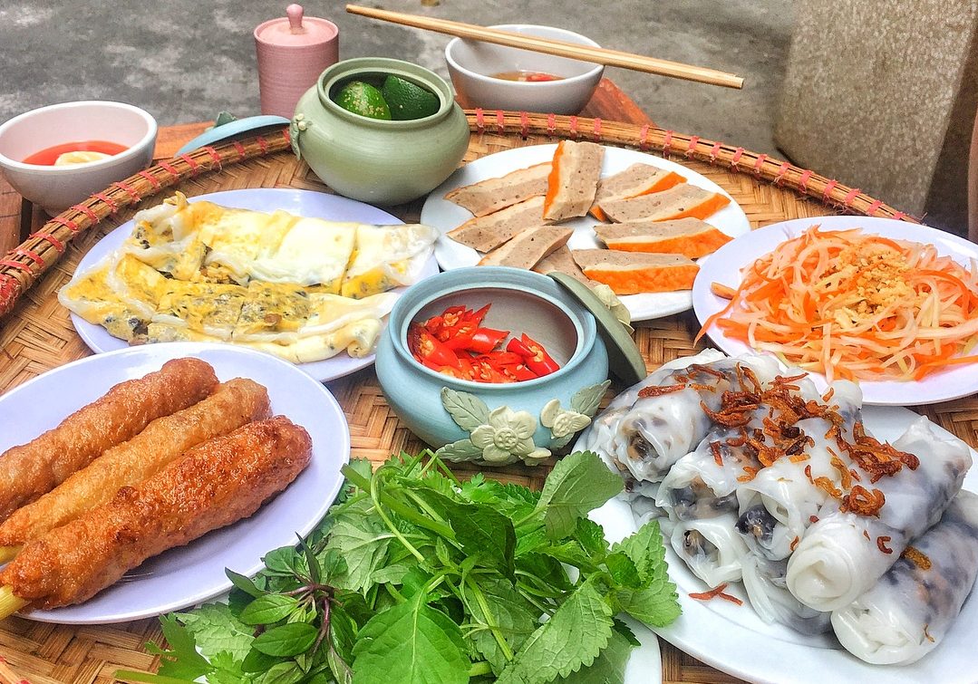 Bánh Cuốn Bánh Mỳ Giò Chả - Bà Hoành - Nguyên Hồng