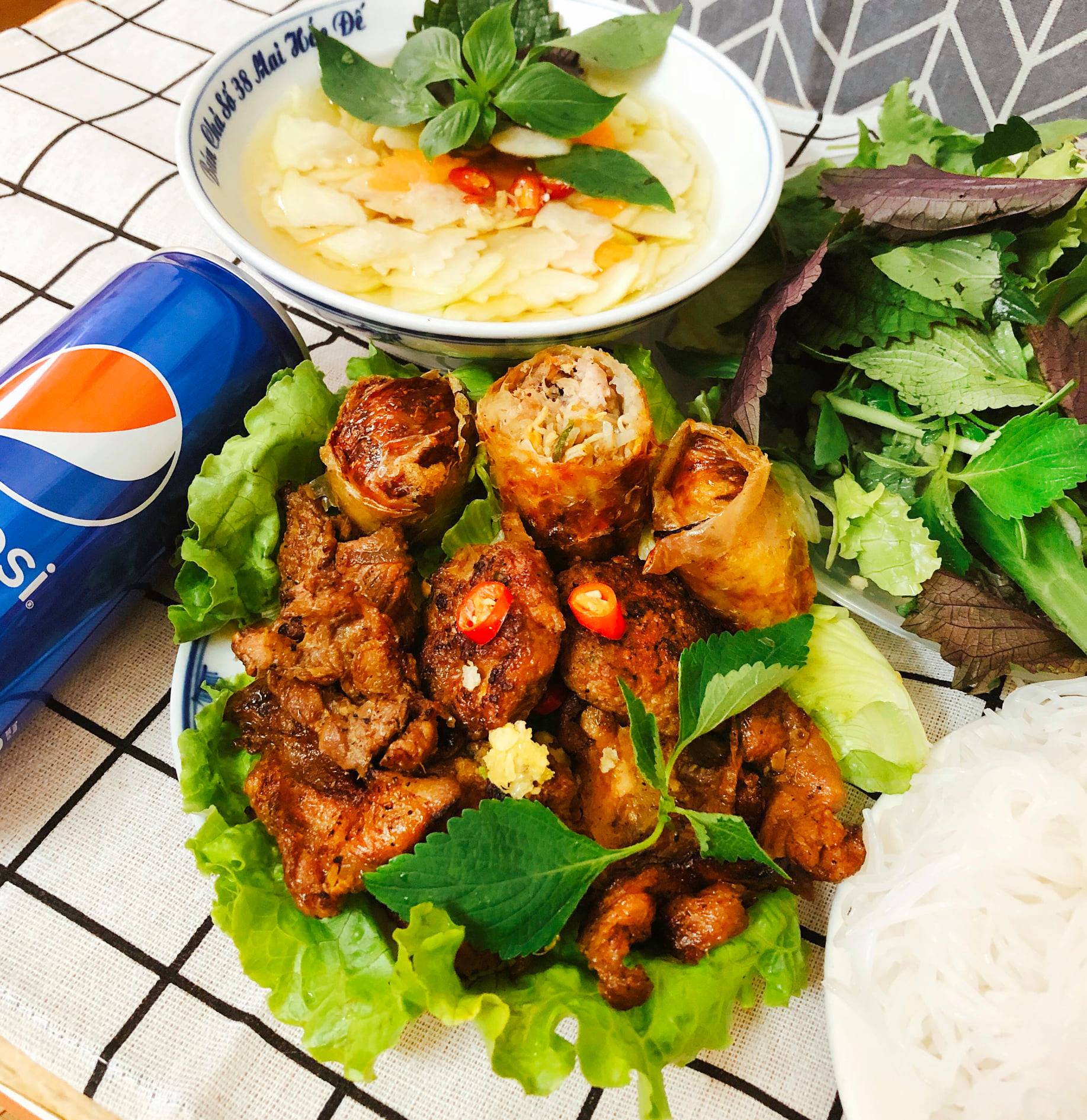 Bún Chả Hà Nội Gia Truyền Hà Linh - Nguyễn Tư Nghiêm