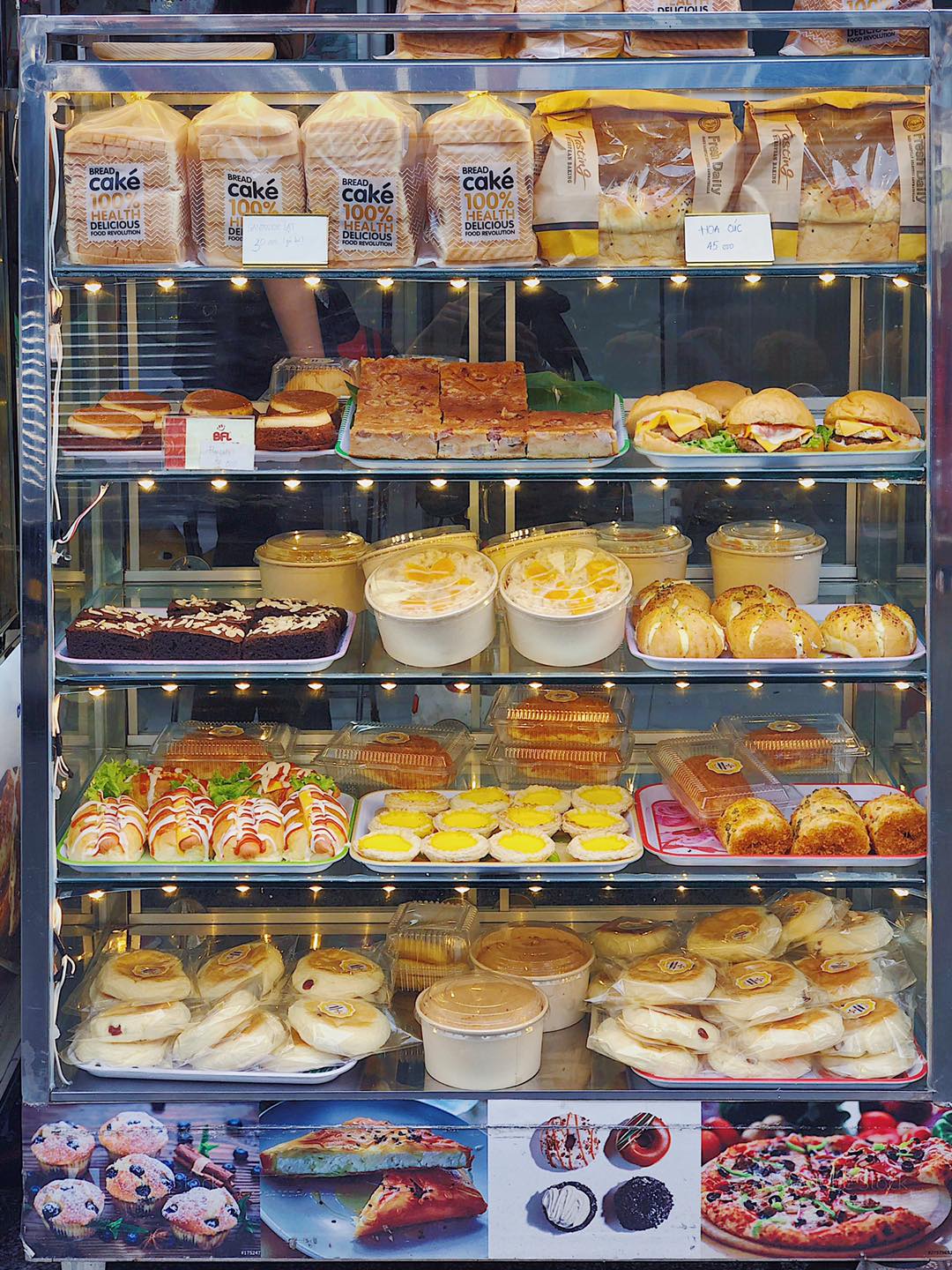 Chong Chóng Bakery - Hòa Hảo