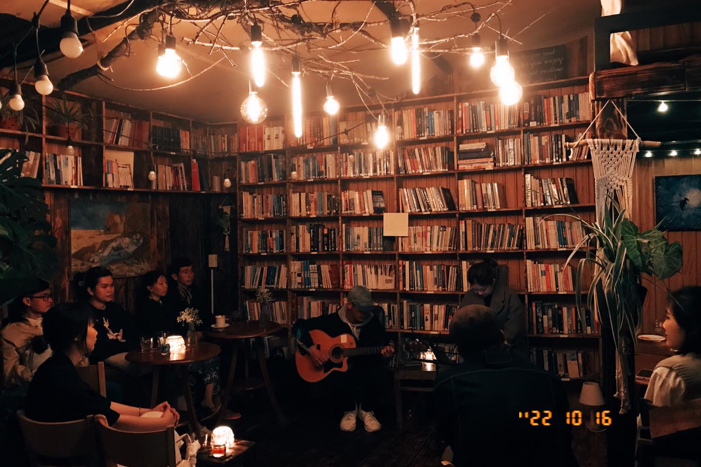 Mọt Coffee & Books - Trần Thái Tông