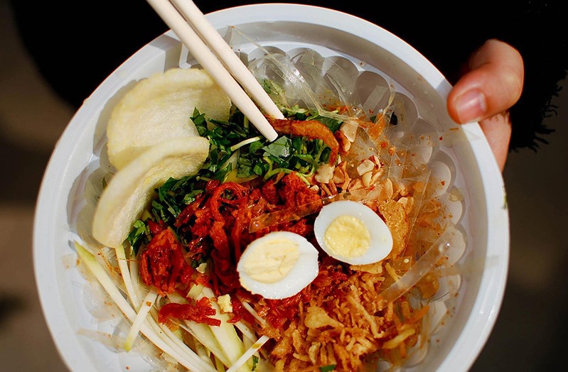 Bánh Tráng Cuốn Một Mét Pê Đê - Bánh Tráng - Bình Trị Đông