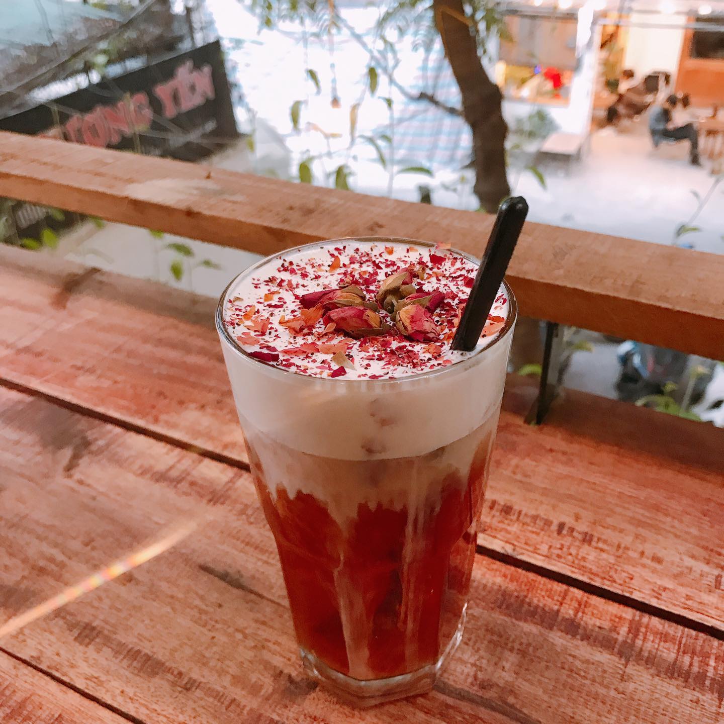Đông Hồ Coffee - Tạ Quang Bửu