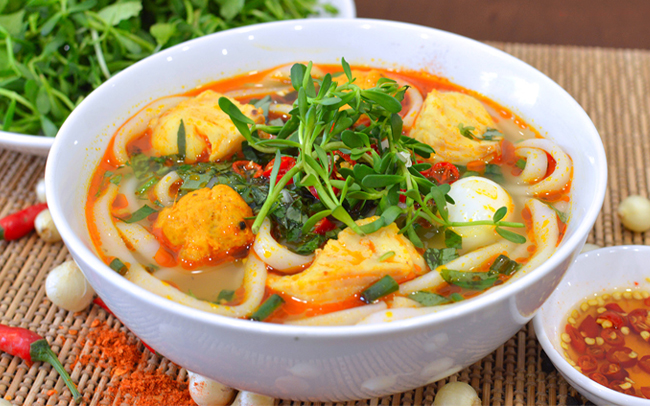Trang - Bánh Canh Cá Lóc Nồi Đất - Tạ Quang Bửu