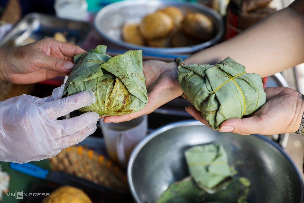 Xôi Lá Sen - Phạm Văn Hai