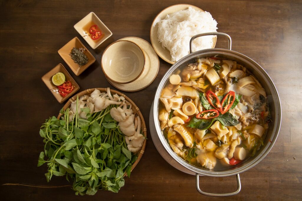 Lẩu Gà Lá É - Lãnh Binh Thăng