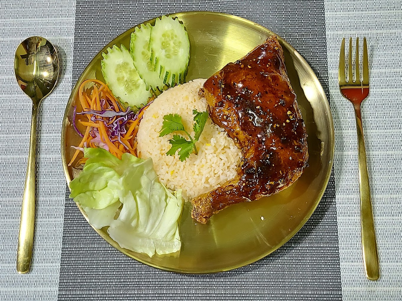 Duyên - Cơm Gà Xối Mỡ - Hoàng Diệu
