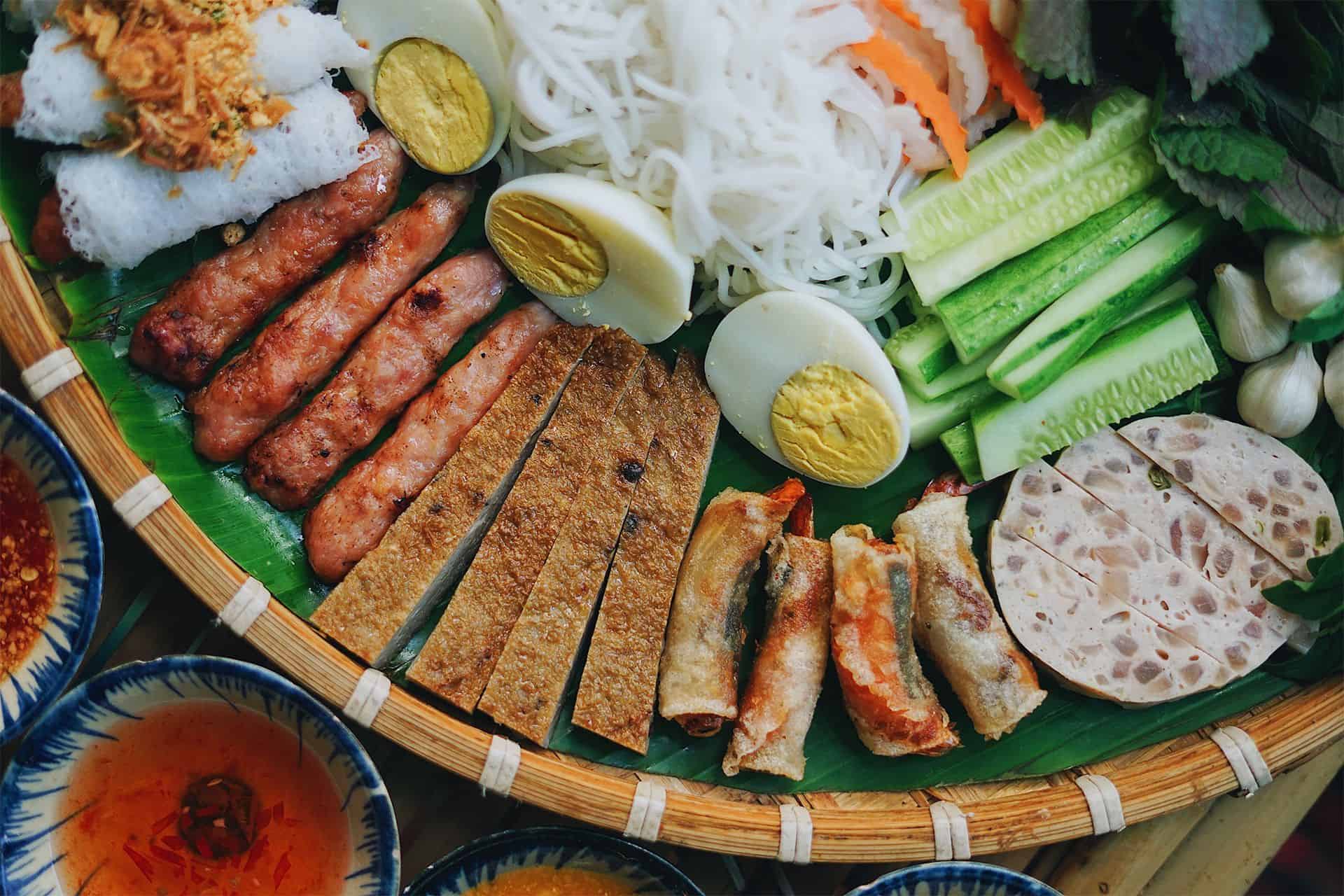 Nem Nướng Neem Sauce - Bạch Đằng