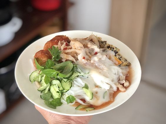 Bếp Nhà Bao Tiểu Thư - Cơm Tấm & Bánh Tằm - Đào Cam Mộc