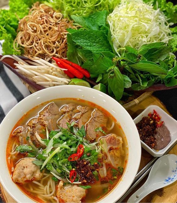 Ẩm thực Huế - Bà Lan - Bún Bò Huế - Lê Văn Lương