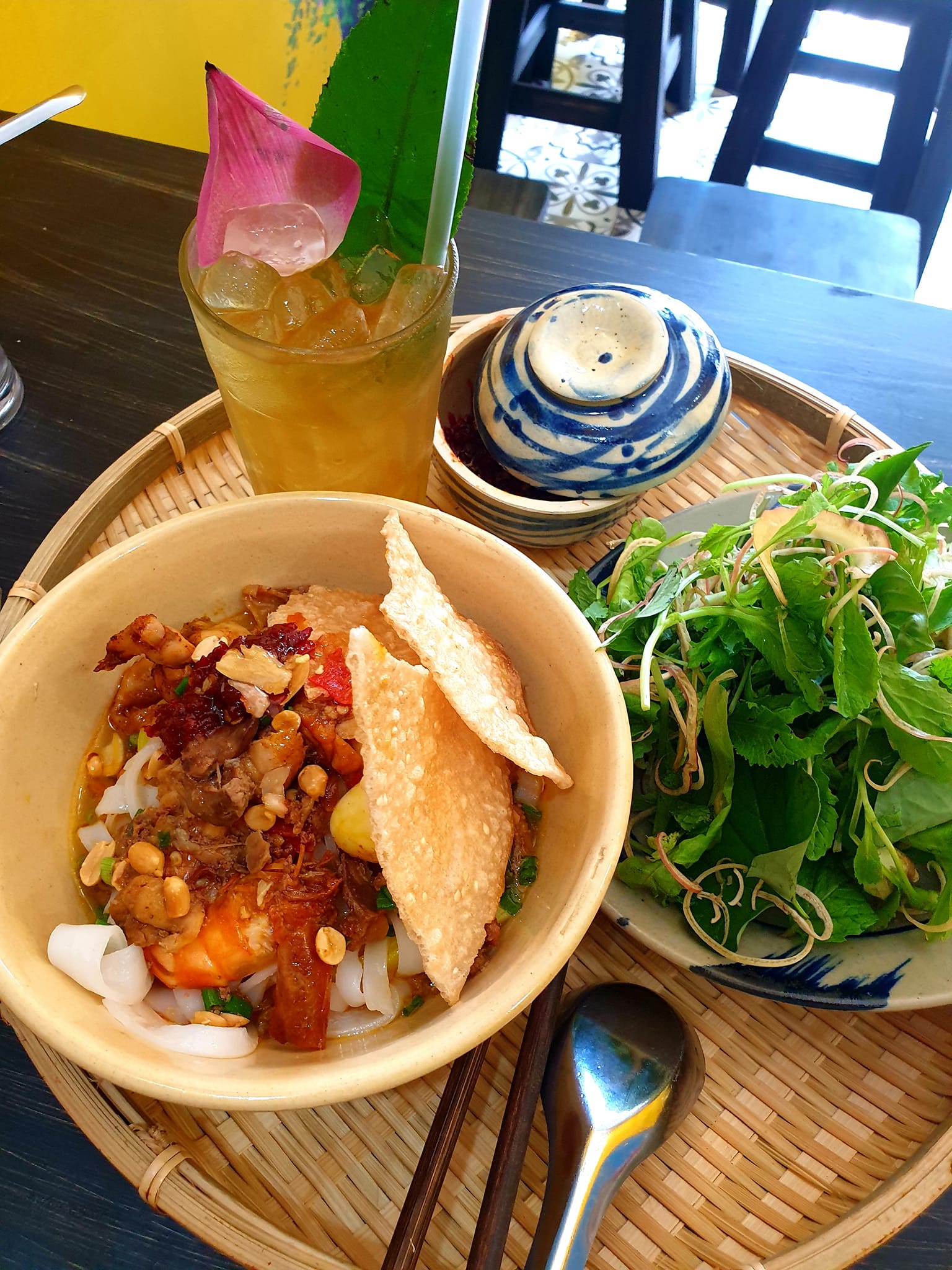 Mì Quảng Bà Tám - Cô Giang