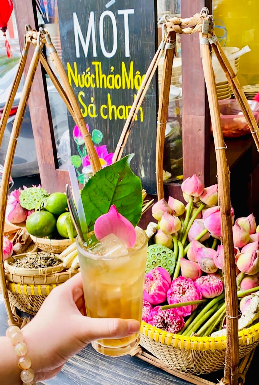 Mì Quảng Bà Tám - Cô Giang