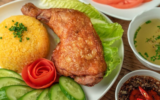 Hẻm ăn 254 - Bến Vân Đồn