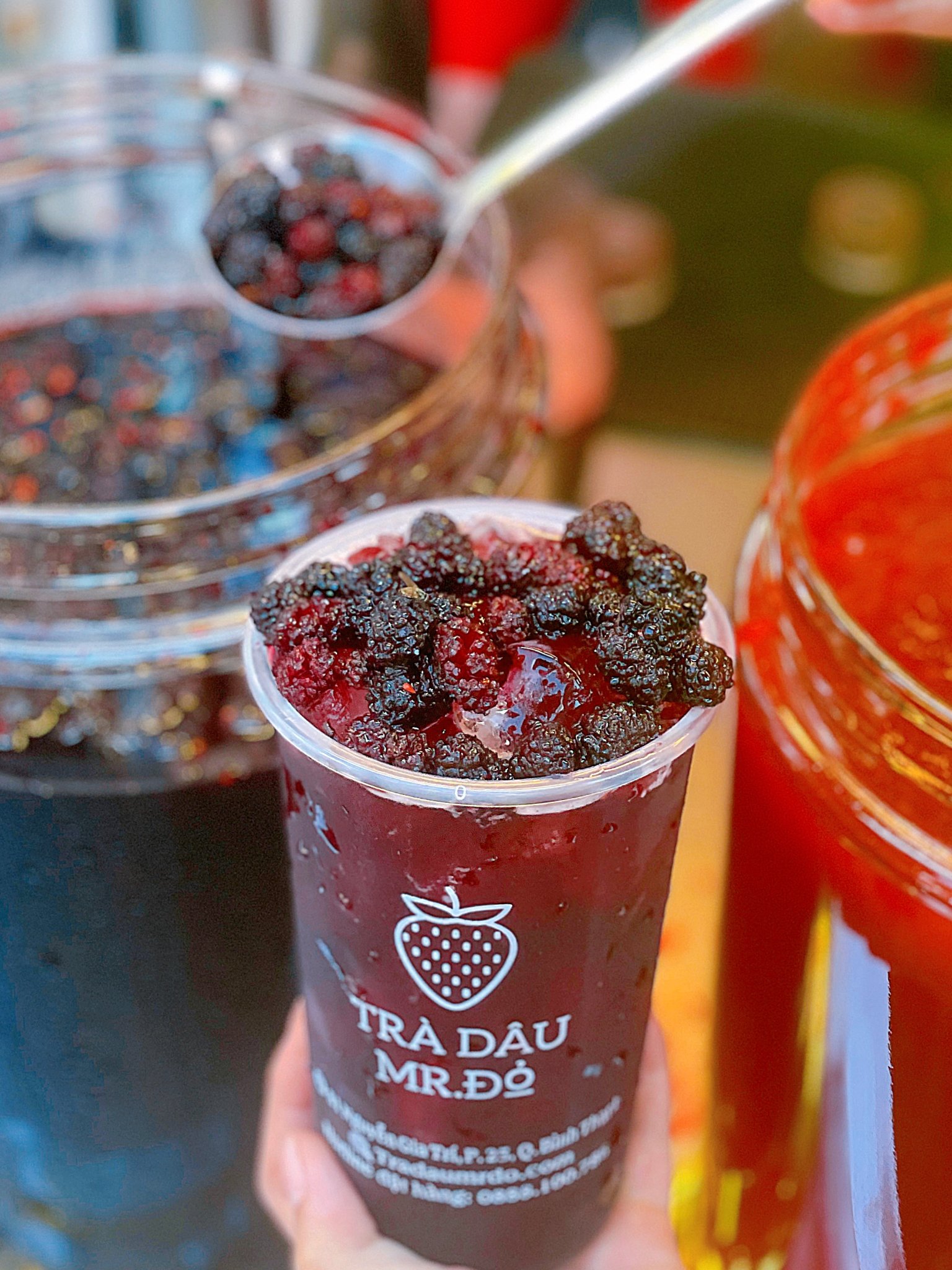 Trà Dâu Mr. Đỏ - Xóm Chiếu