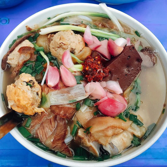 Thu Thùy - Bún Bò Huế - Đại Cồ Việt