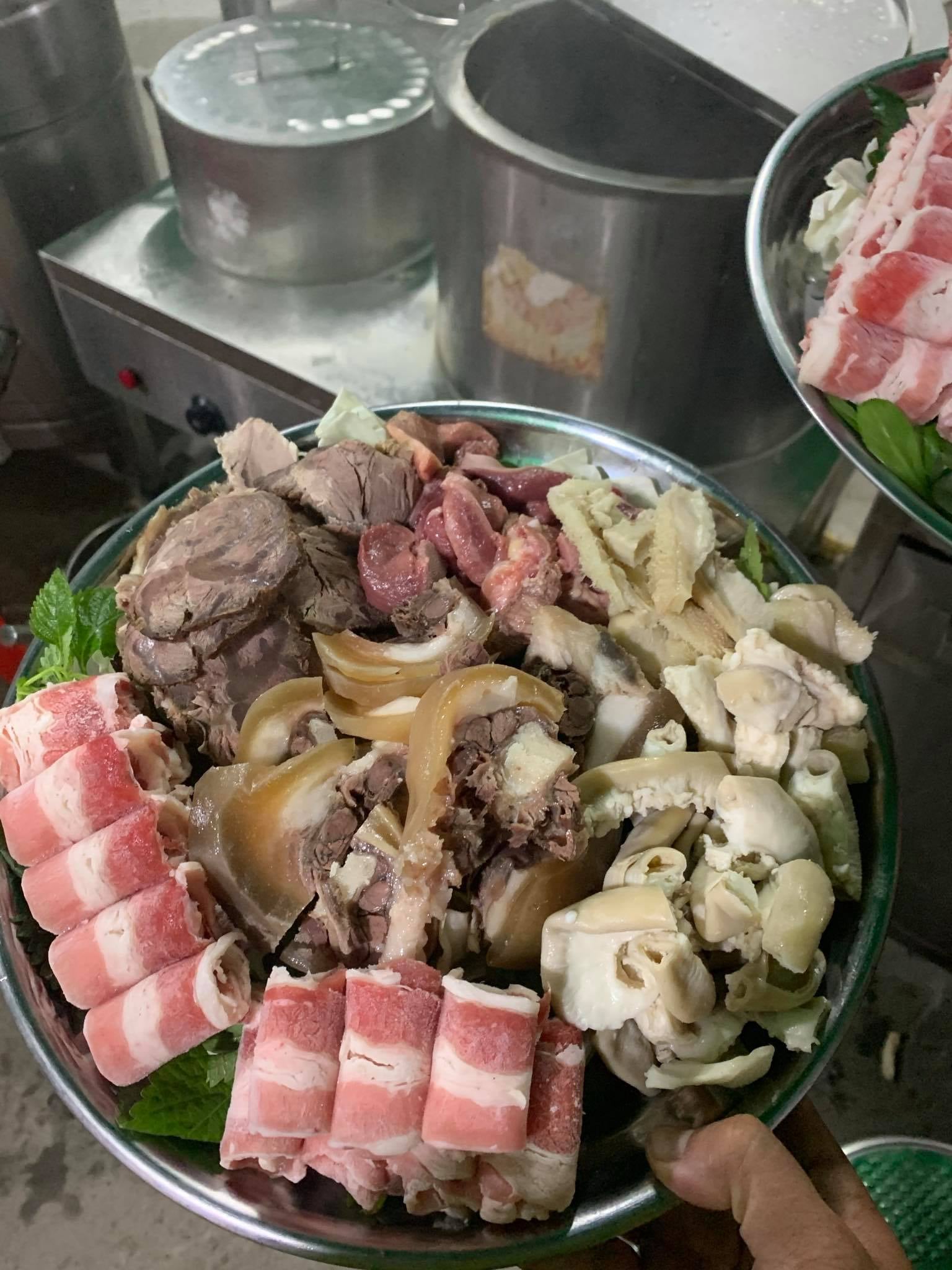 Tony Food Court - Tiệm Phở & Bánh Mỳ Sốt Vang - Đường Láng