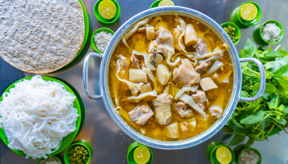 Lẩu Gà Lá É - Man Thiện