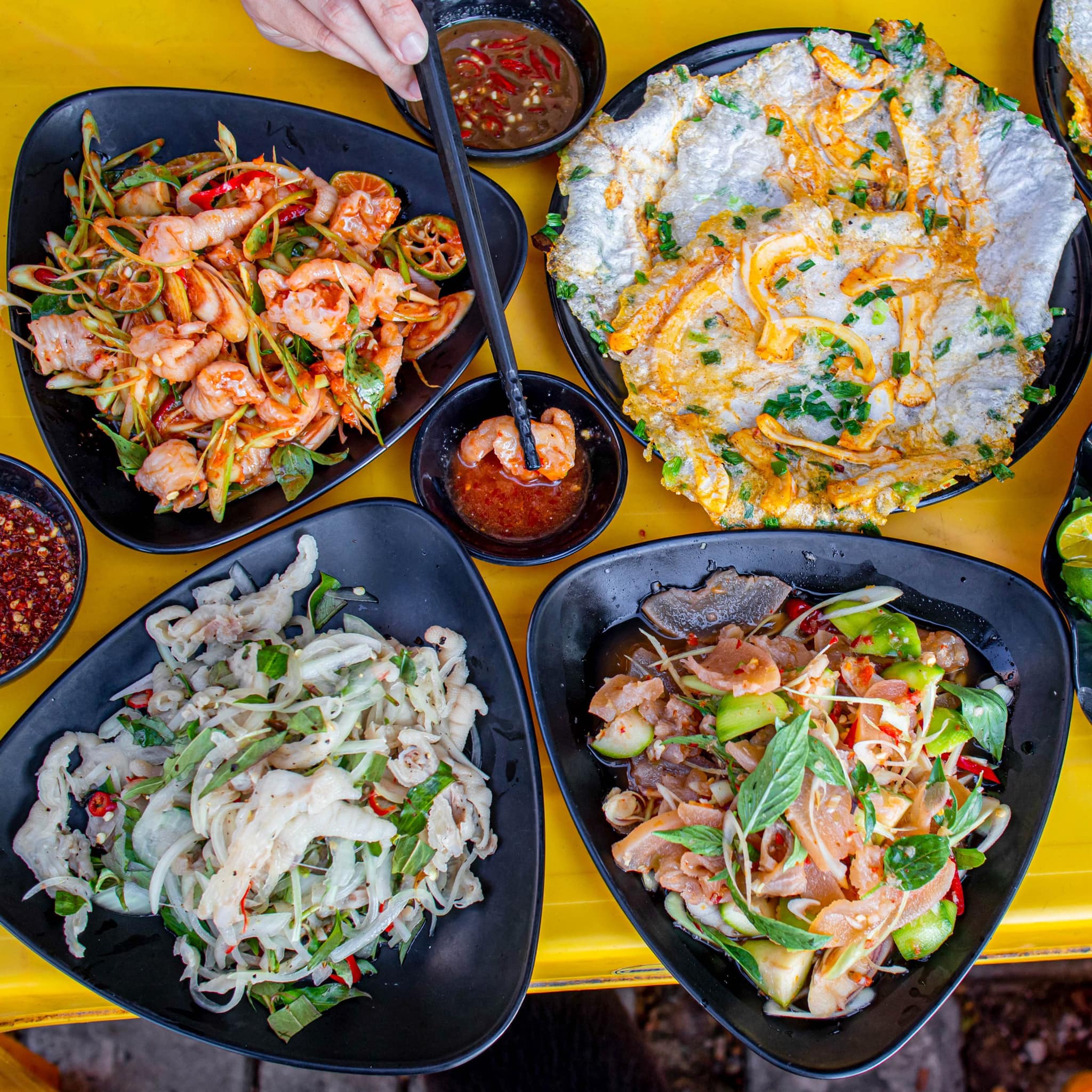 Bánh Ép Mắt Hí - Bánh Ép - Nguyễn Tất Thành