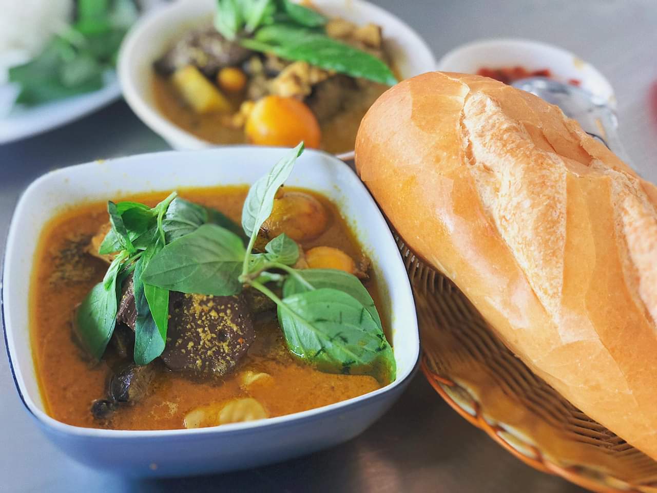 Cô Lan - Bún Cà Ri Gà & Cá Viên - Nguyễn Trãi