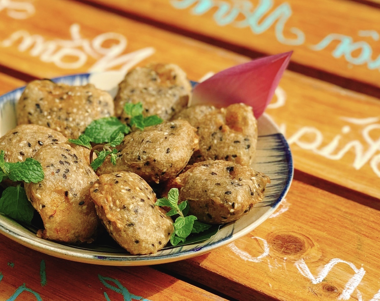 Phương Mai Chay Quán - Võ Thị Sáu