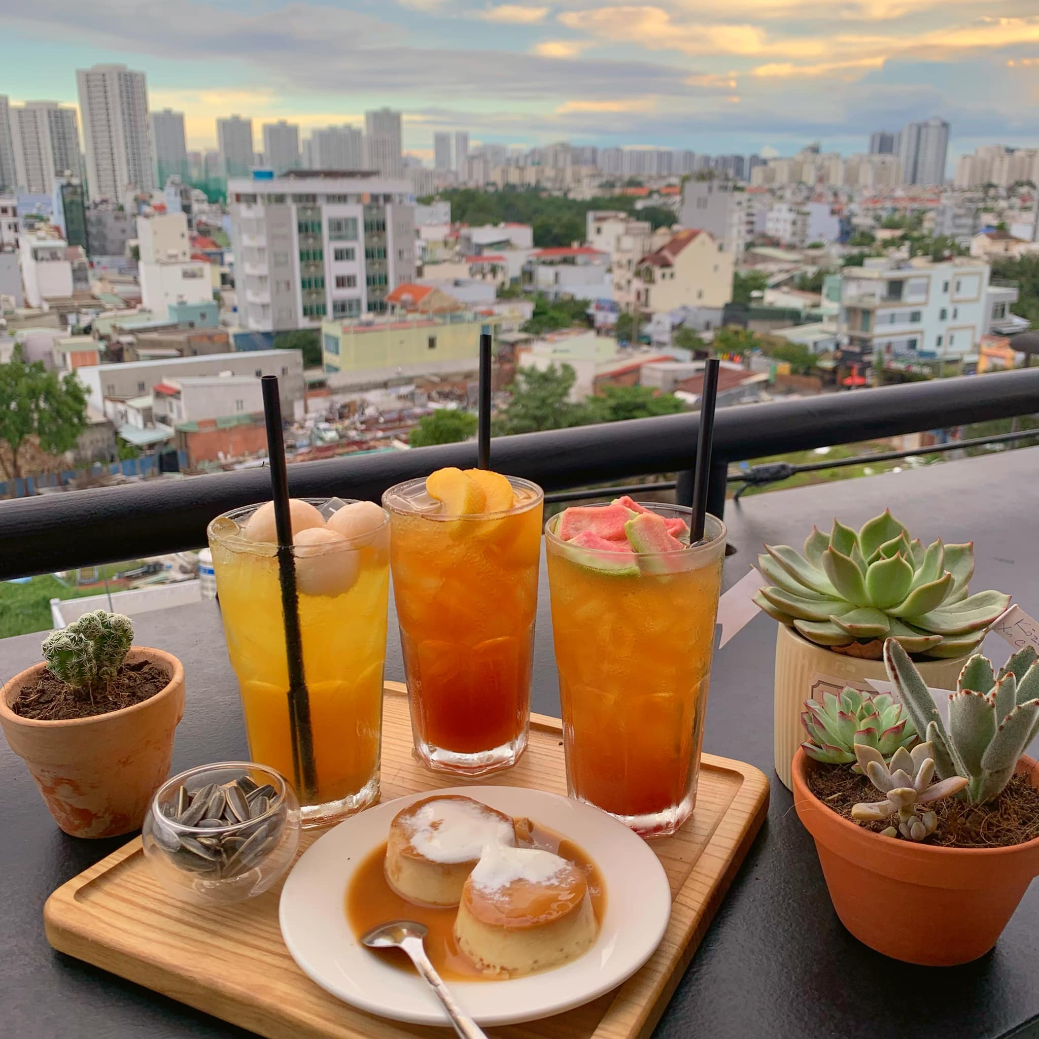 KOZE Rooftop - Đường Số 53