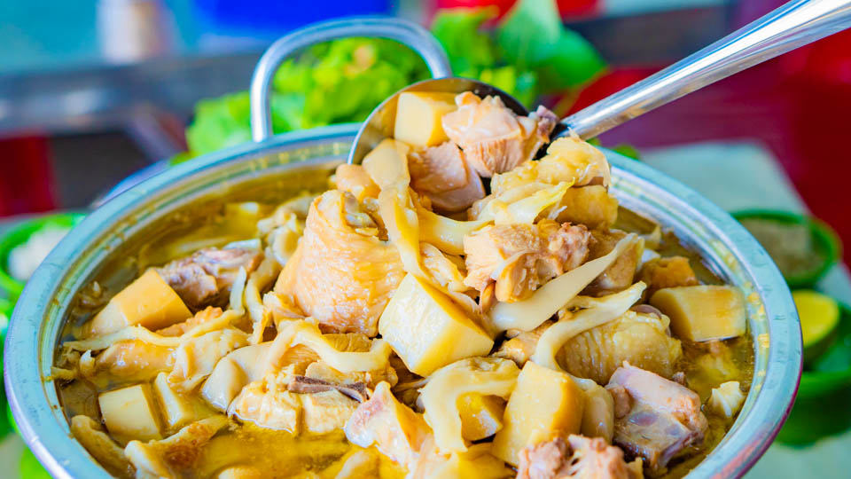 Lẩu Gà Lá É - Man Thiện