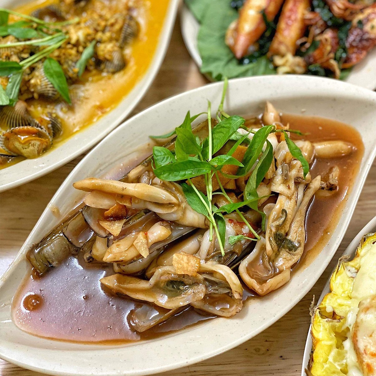 Ốc & Xiên Nướng Cô Dậu - Trần Trọng Cung