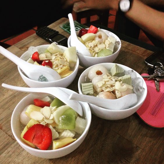 Cô An - Chè Khúc Bạch Và Ăn Vặt - Lý Thái Tổ