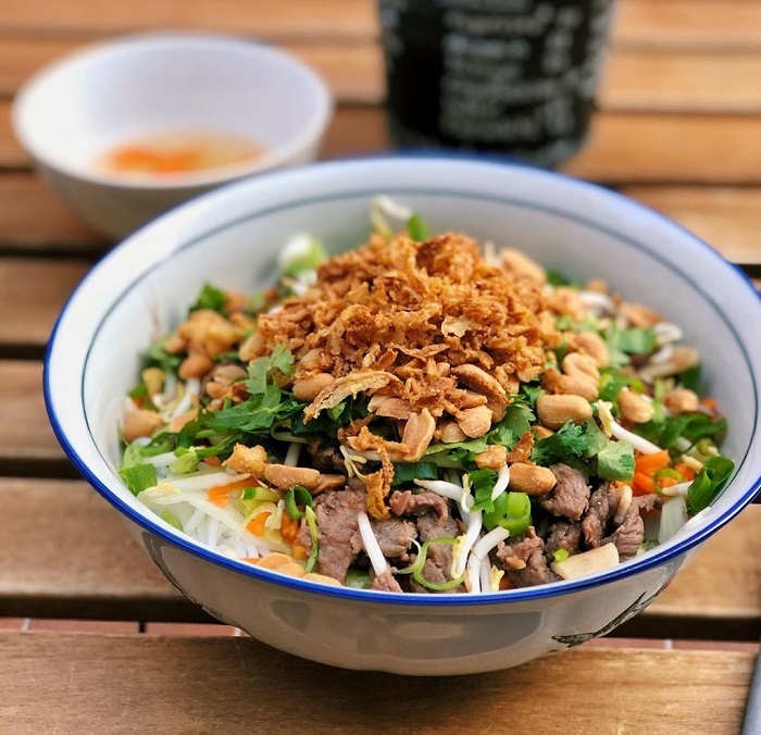 Hoàng Huệ - Cơm Rang & Bún Bò Trộn - Ao Sen