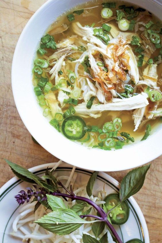 Linh Trang Anh - Phở Gà & Bún Thang - Lê Văn Lương