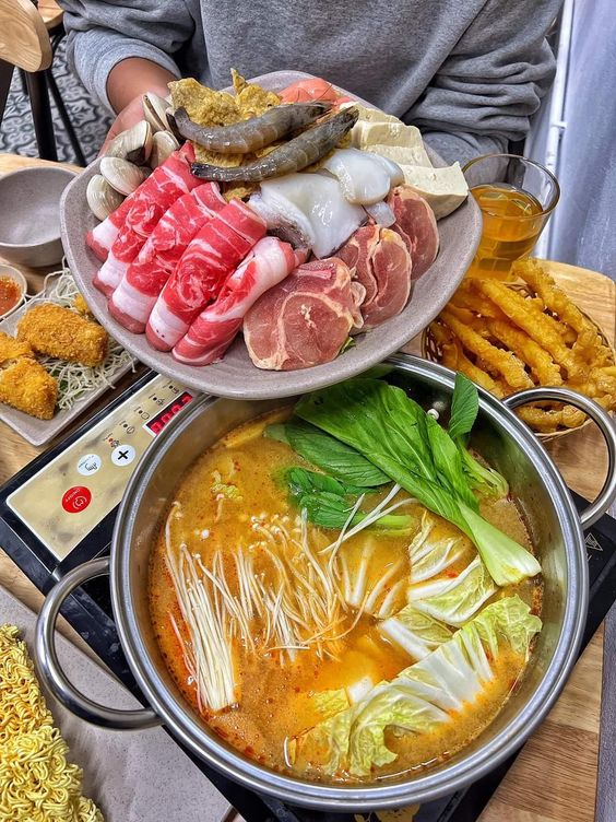 Xiên Que & Lẩu Nướng 211 - Hoàng Diệu 2