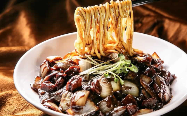 Mì Tương Đen Hakenfu - Trần Hữu Trang