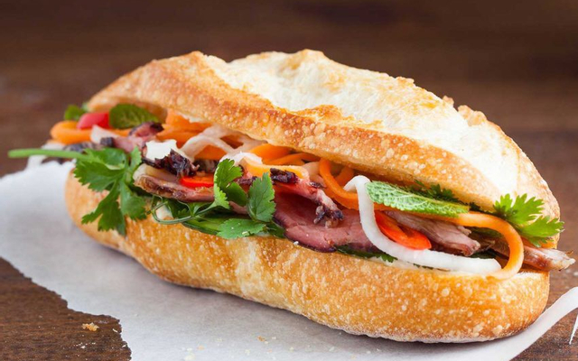 Bánh Mì Ba Hoàng - Thịt Nướng Lu & Xiên Nướng